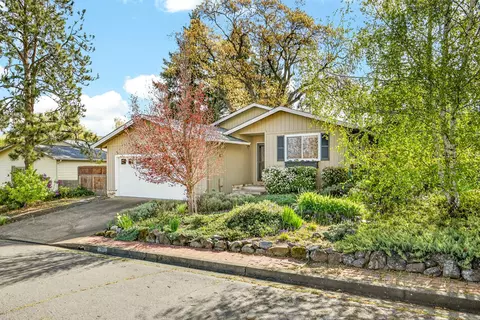 760 Oak Knoll Dr, Ashland, OR 97520