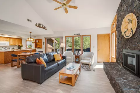 57305 Beaver Ridge Loop #8, Sunriver, OR 97707