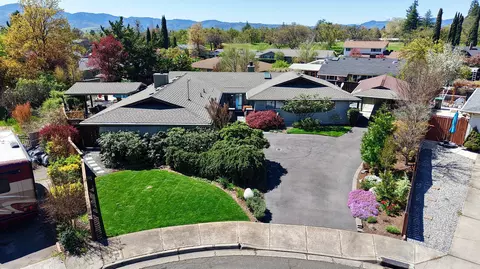 2424 Pembroke Cir, Medford, OR 97504