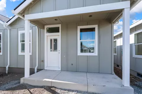 198 Gangnes Dr, Talent, OR 97540