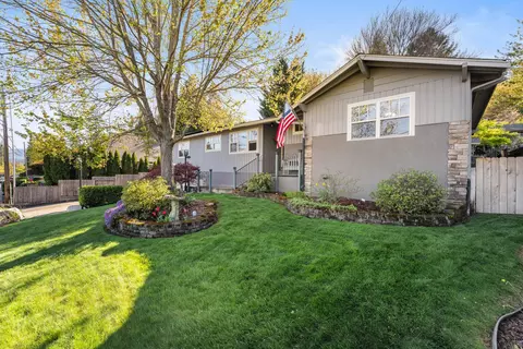 1310 NW Highland Ave, Grants Pass, OR 97526