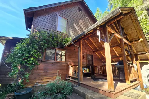 1449 Queen Of Bronze Rd, Cave Junction, OR 97523