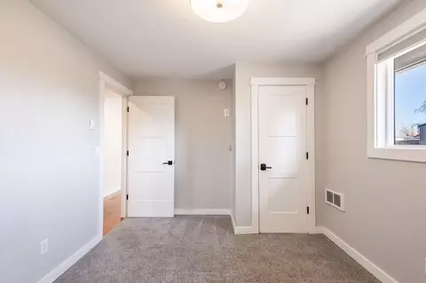 Bedroom - 62960 Clyde Ln, Bend, OR 97701 photo 7 of 9