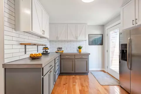 Kitchen - 62960 Clyde Ln, Bend, OR 97701 photo 4 of 4