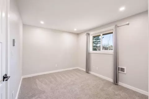 Bedroom - 62960 Clyde Ln, Bend, OR 97701 photo 5 of 9