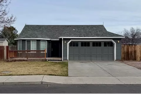 957 NW Redwood Pl, Redmond, OR 97756