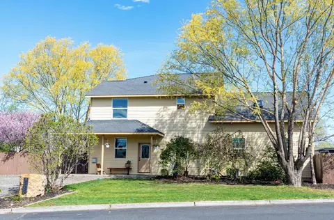 1162 SW Canyon Dr, Redmond, OR 97756