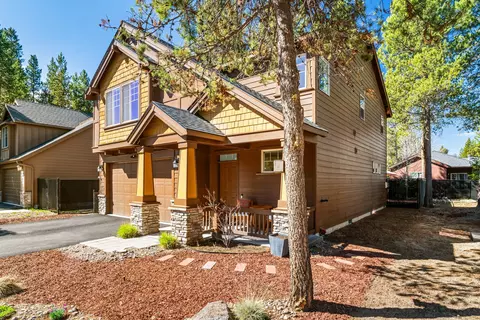 Exterior - 16569 Beesley Pl, La Pine, OR 97739 photo 4 of 12