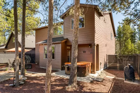 Exterior - 16569 Beesley Pl, La Pine, OR 97739 photo 7 of 12