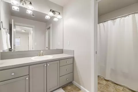 Bath - 16569 Beesley Pl, La Pine, OR 97739 photo 5 of 5