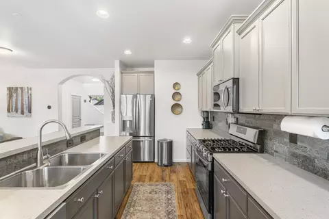 Kitchen - 16569 Beesley Pl, La Pine, OR 97739 photo 1 of 5