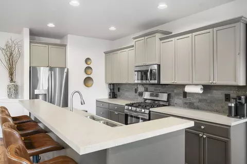 Kitchen - 16569 Beesley Pl, La Pine, OR 97739 photo 3 of 5