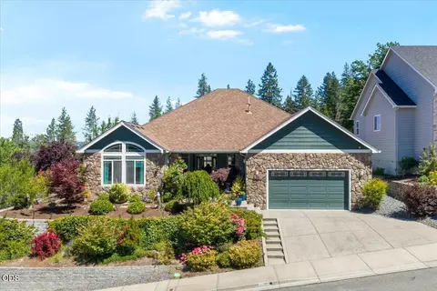 224 Landau Ln, Grants Pass, OR 97527