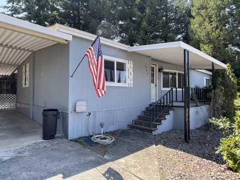 1095 Lee Roze Ln, Grants Pass, OR 97527