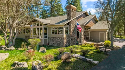 12054 Kestrel Rd, Klamath Falls, OR 97601