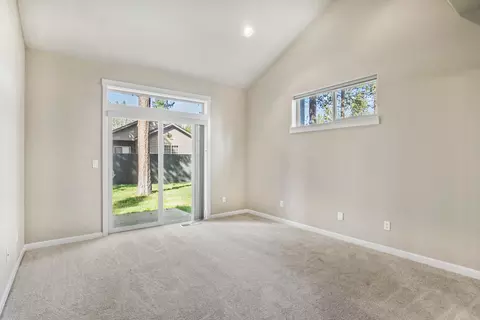 Bedroom - 16573 Beesley Pl, La Pine, OR 97739 photo 2 of 7