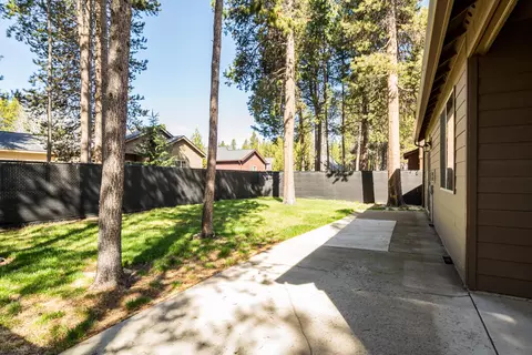Exterior - 16573 Beesley Pl, La Pine, OR 97739 photo 4 of 10