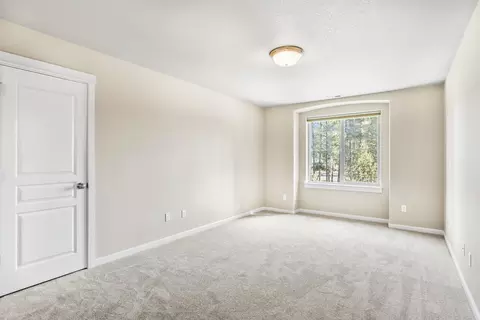 Bedroom - 16573 Beesley Pl, La Pine, OR 97739 photo 6 of 7