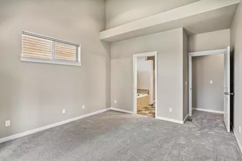 Bedroom - 16573 Beesley Pl, La Pine, OR 97739 photo 3 of 7