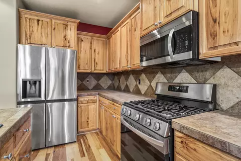 Kitchen - 16573 Beesley Pl, La Pine, OR 97739 photo 2 of 3