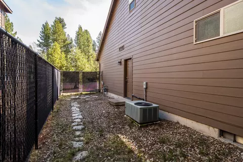 Exterior - 16573 Beesley Pl, La Pine, OR 97739 photo 7 of 10