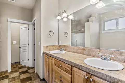 Bath - 16573 Beesley Pl, La Pine, OR 97739 photo 1 of 6
