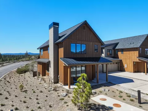 61281 Mcroberts Ln, Bend, OR 97702