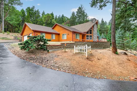 455 Dutcher Creek Rd, Grants Pass, OR 97527