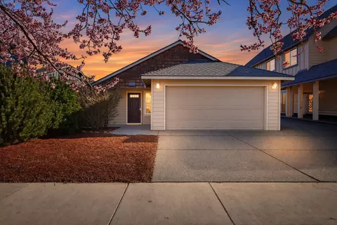 2879 NE Jackdaw Dr, Bend, OR 97701
