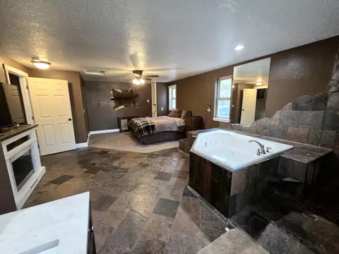 Bedroom - 53156 Day Rd, La Pine, OR 97739 photo 2 of 5