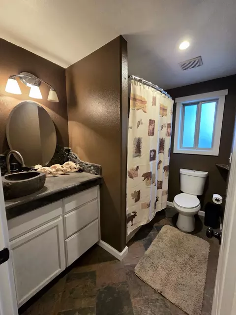 Bath - 53156 Day Rd, La Pine, OR 97739 photo 3 of 4