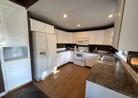 Kitchen - 53156 Day Rd, La Pine, OR 97739 photo 1 of 1