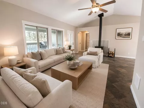 Living - 53156 Day Rd, La Pine, OR 97739 photo 2 of 3