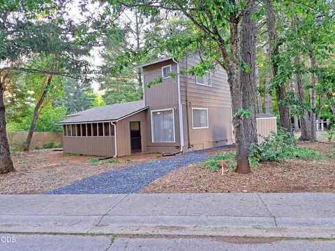 315 S Old Stage Rd, Cave Junction, OR 97523