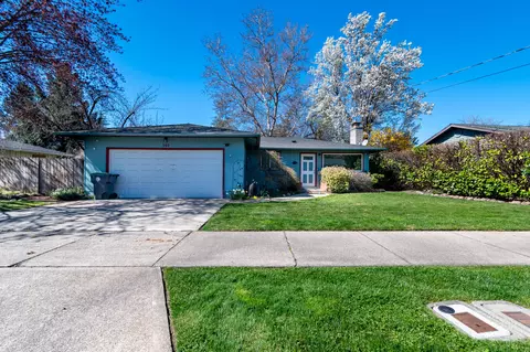 540 Eastwood Dr, Medford, OR 97504