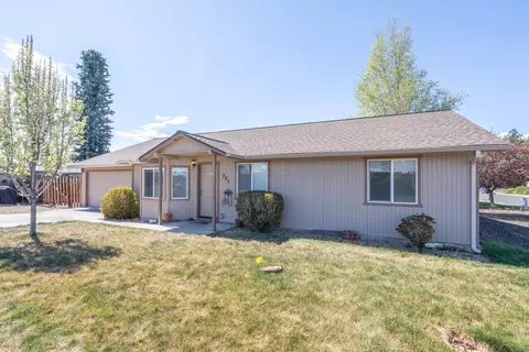 701 SW 23rd St, Redmond, OR 97756
