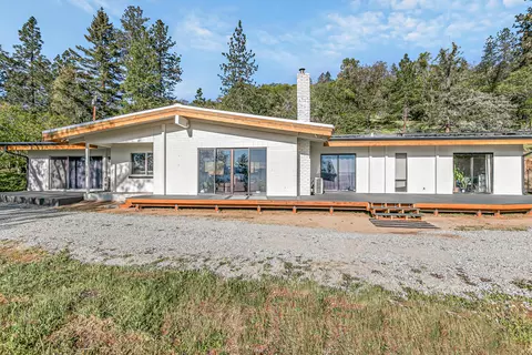 2555 Old Military Rd, Central Point, OR 97502