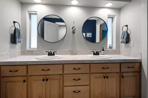 Bath - 15375 Ponderosa Loop, La Pine, OR 97739 photo 1 of 2