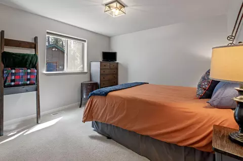 Bedroom - 15375 Ponderosa Loop, La Pine, OR 97739 photo 3 of 4