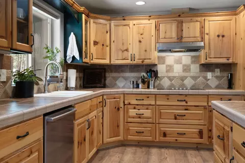 Kitchen - 15375 Ponderosa Loop, La Pine, OR 97739 photo 3 of 3