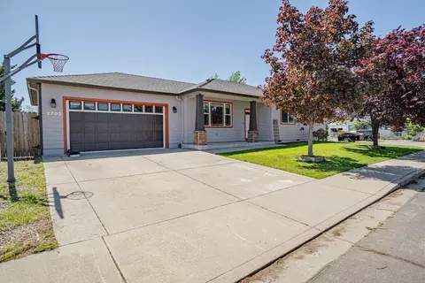 2702 Eagle Creek Dr, White City, OR 97503