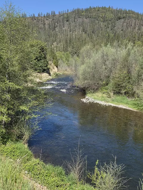 2880 Fish Hatchery Rd, Grants Pass, OR 97527