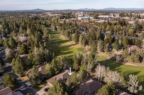 3020 NW Clubhouse Dr, Bend, OR 97703