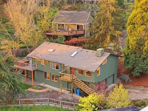 400 Fernwood Dr, Ashland, OR 97520