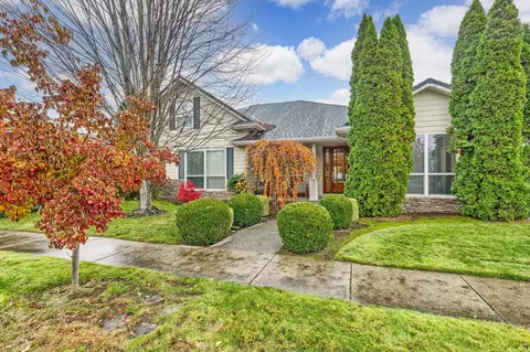 1028 Buck Point St, Central Point, OR 97502