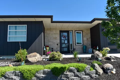 4637 SW Antelope Ave, Redmond, OR 97756