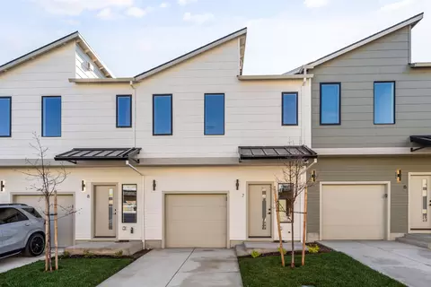 2028 Sunset Dr #7, Medford, OR 97501