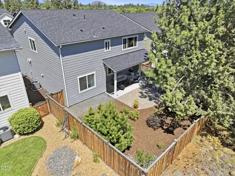 Exterior - 19985 Voltera Pl, Bend, OR 97702 photo 10 of 11