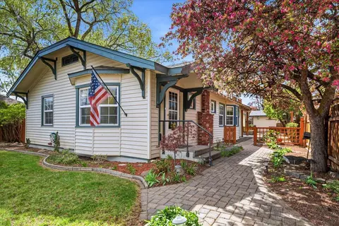 726 NW Birch Ave, Redmond, OR 97756