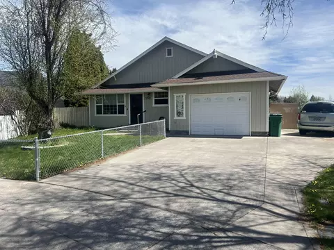 5581 Lockford Dr, Klamath Falls, OR 97603